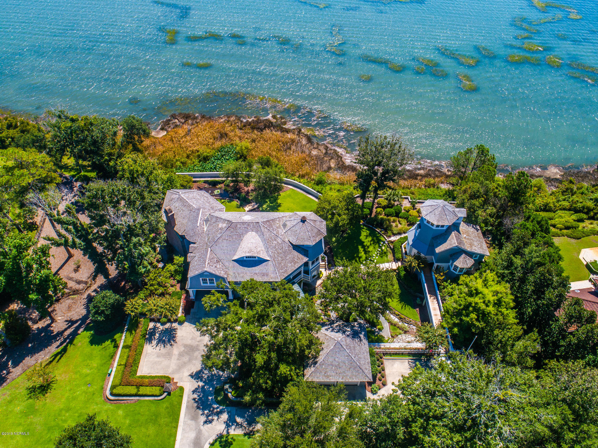 Move-In Ready Bungalow Near Lake Worth